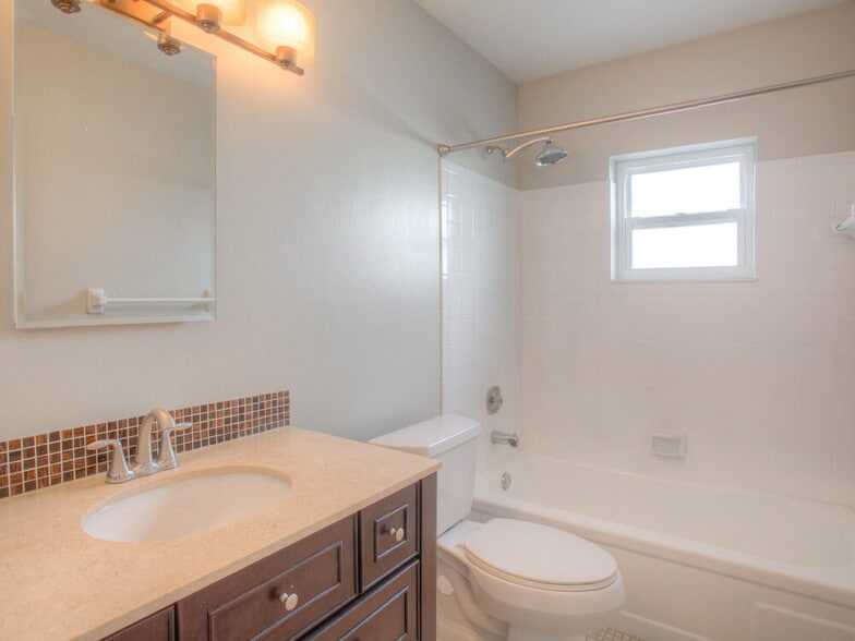 Building Photo - 9506 Burlington Pl