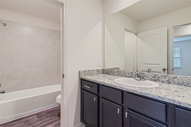 Building Photo - First time rental! move in ready! 15 minut...