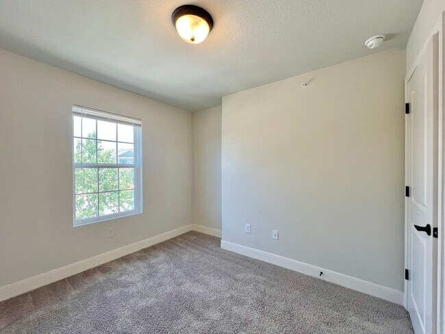 Building Photo - Spacious Townhome with a Private Backyard & No Rear Neighbors!