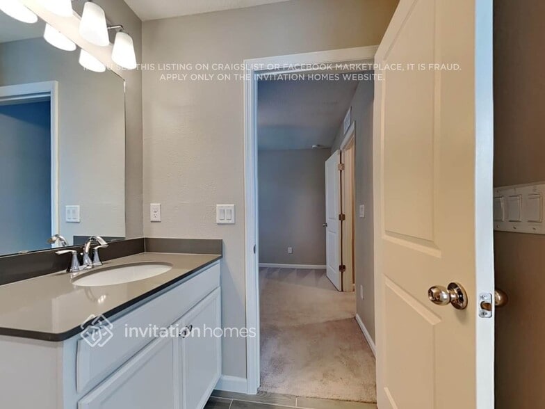 Building Photo - 13232 Shore Grass Dr