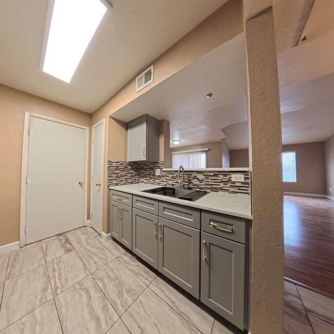 Building Photo - 8101 W Flamingo Rd