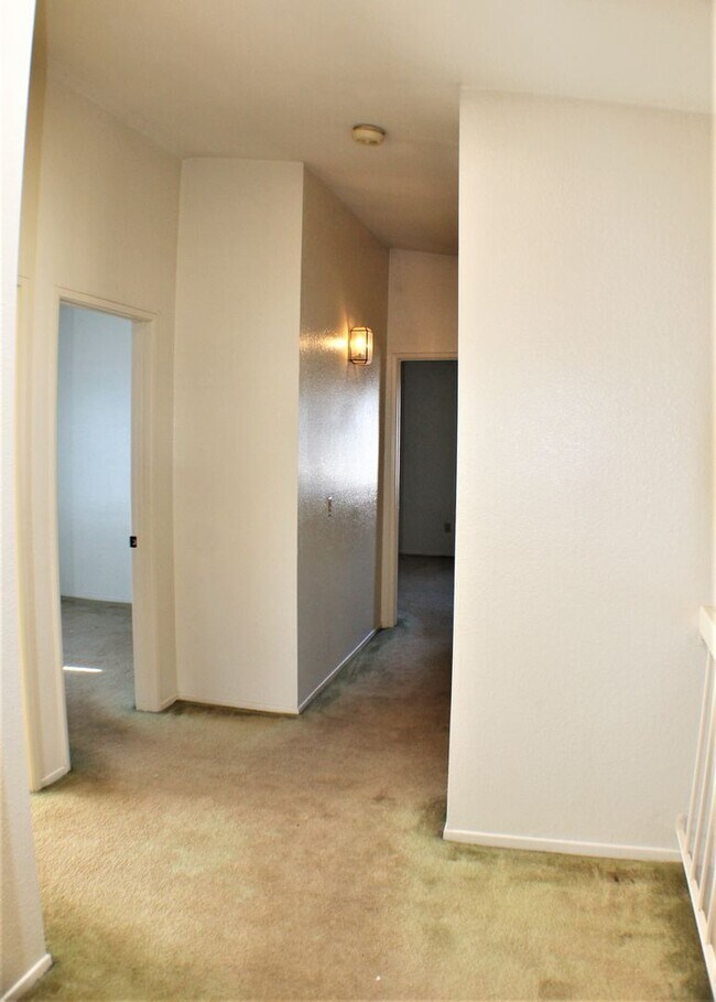 Building Photo - 25740 Rosebay Ct