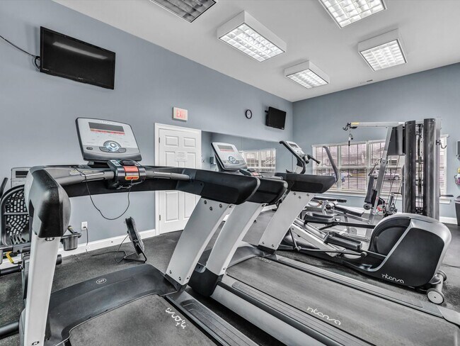 Building Photo - Walking Trails*******Castle School System********Large 3 Bedroom