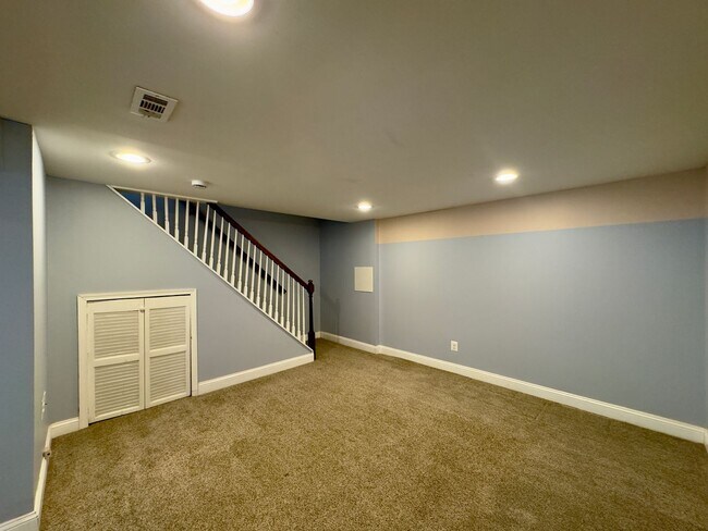 Building Photo - Charming 3Bed/1.5Bath Townhouse in Carney