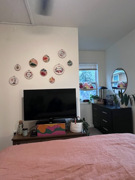 Building Photo - 1200 E 37th St