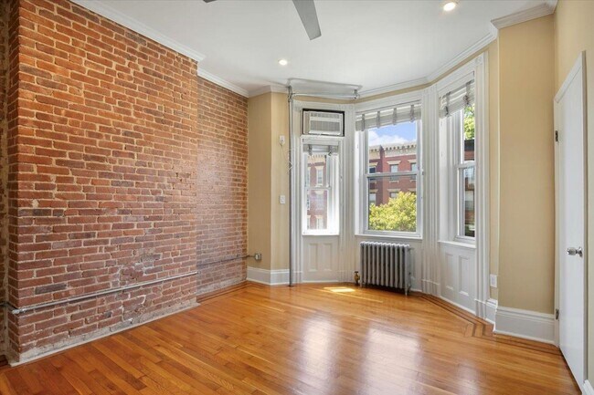Building Photo - 825 Washington St