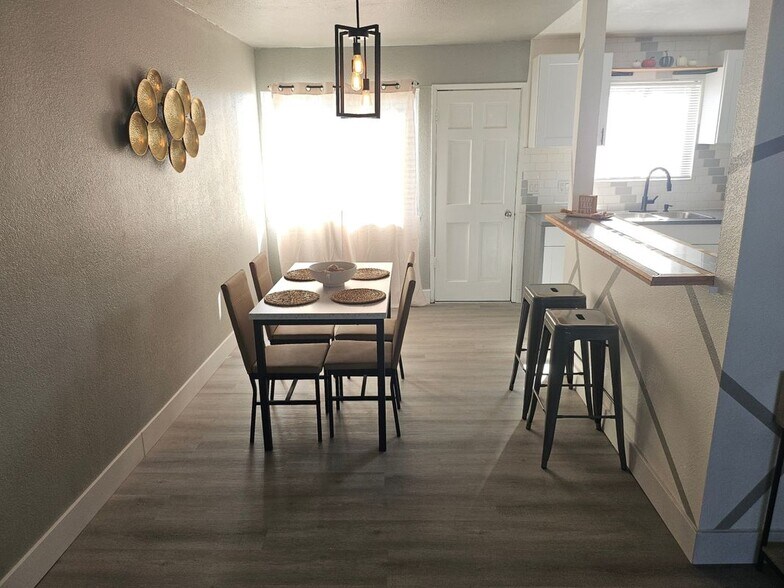 Building Photo - 96 E. Palomar