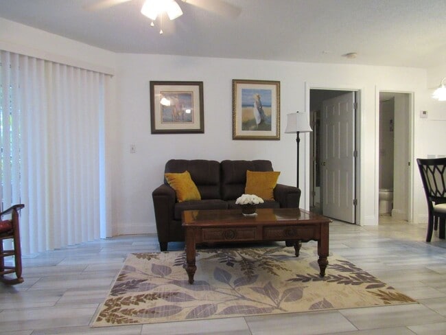 Building Photo - Venetian Palms 12640-1911