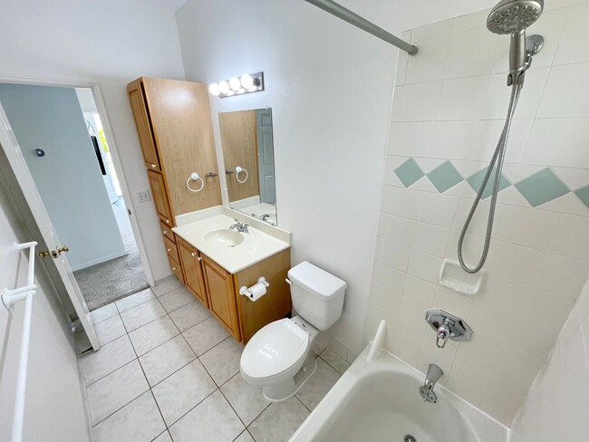 Building Photo - Unfurnished 2BR/1BA single level Ohana wit...