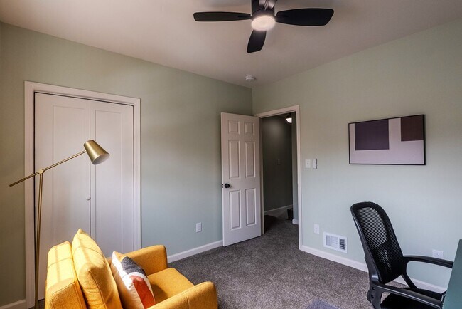 Building Photo - 335 Taylor-Mid-Term Rental