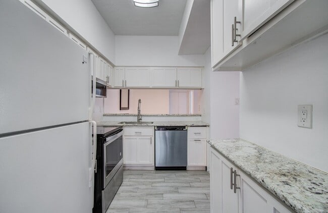 Building Photo - 716 Bering Dr