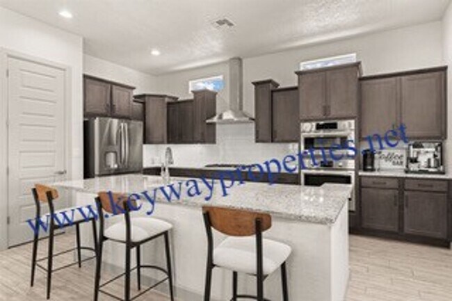 Building Photo - Like New Los Lunas Home!