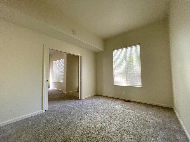 Building Photo - 1115 Waverly Dr