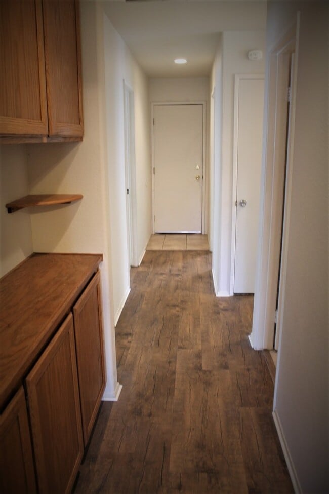 Building Photo - 4 bedroom FAMILY SPECIAL with RV storage o...