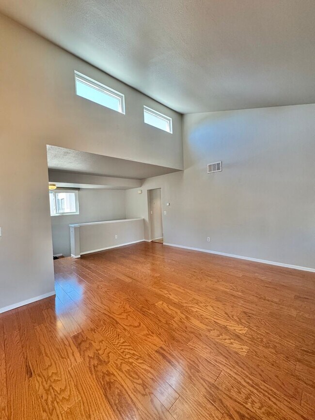 Building Photo - Charming 2 bed 1.5 bath condo, with attached 2 car garage!