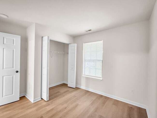 Building Photo - 6014 Castleford Dr