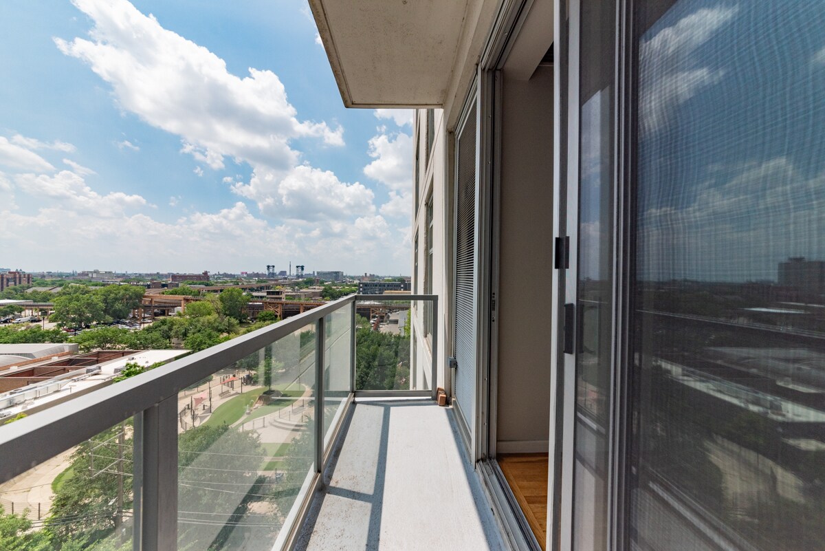 Building Photo - 1620 S Michigan Ave