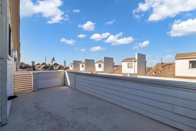 Building Photo - 1724 Ovid St