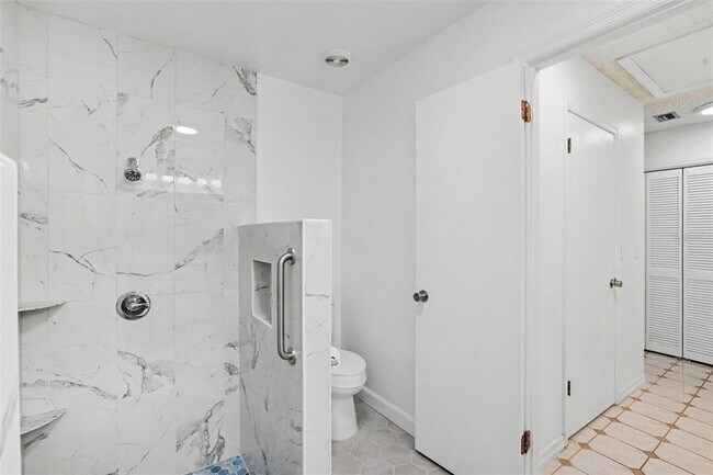 Building Photo - 648 Bua Dr