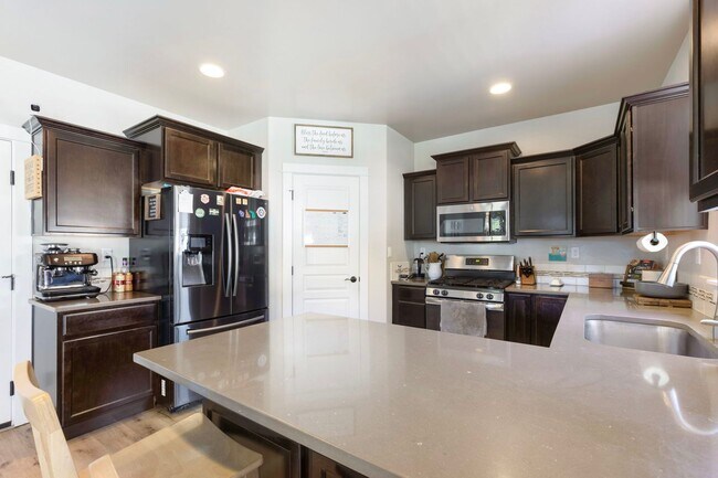 Building Photo - Stunning 5-Bedroom Family Home on a Corner...