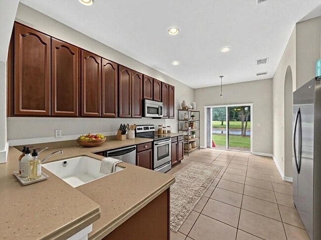 Building Photo - 10411 Park Commons Dr