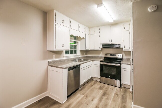 Building Photo - 30 Hidden Pines Dr