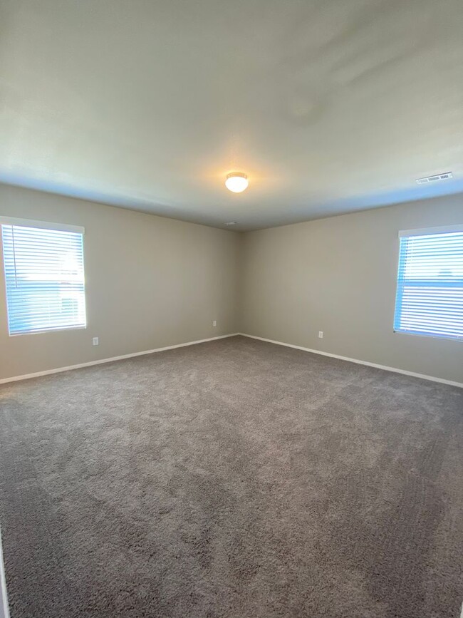 Building Photo - *Pre-leasing* Three Bedroom | Two Bathroom...