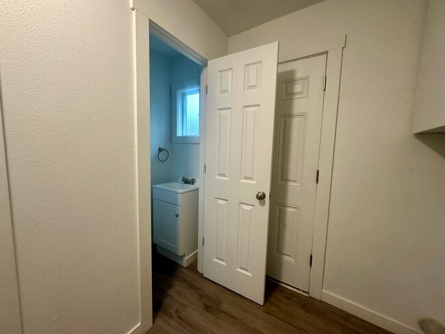 Building Photo - 2525 SE Thompson St