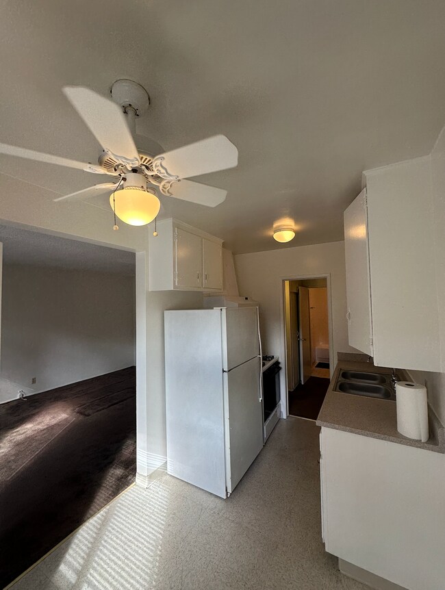 Building Photo - 72 S Parkwood Ave