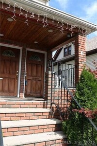 Building Photo - 41 Colonial Rd