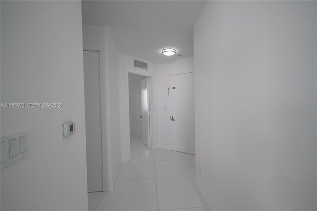 Building Photo - 2020 N Bayshore Dr