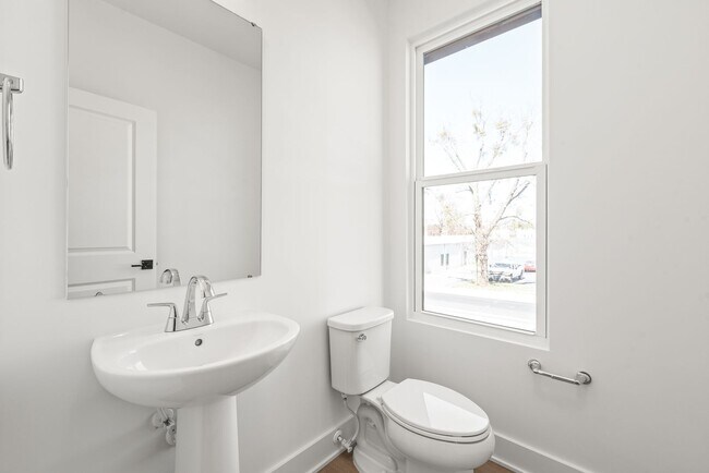 Building Photo - (Move-in Special) 3 Bedroom Townhome in LoSo!