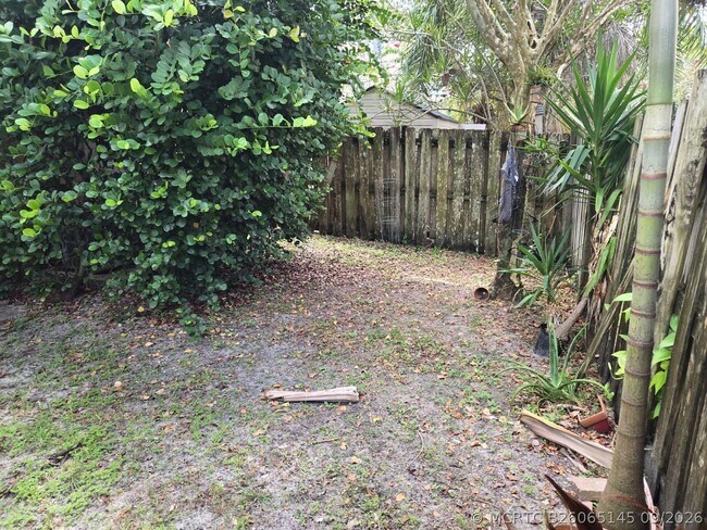 Building Photo - 4225 E Stonecreek Cir