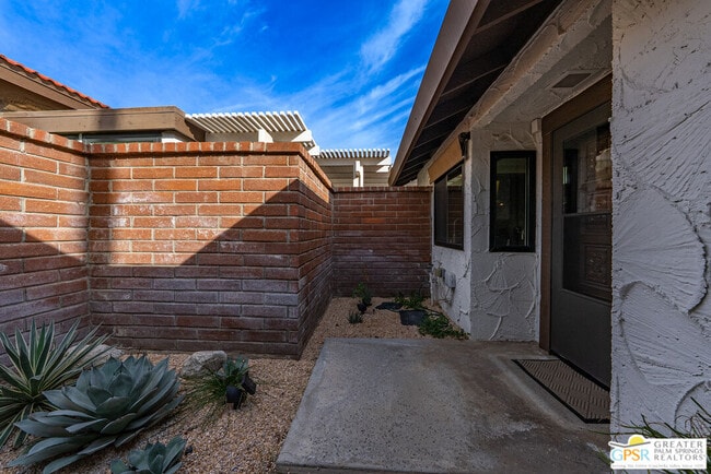 Building Photo - 4545 E 7 Lakes Dr