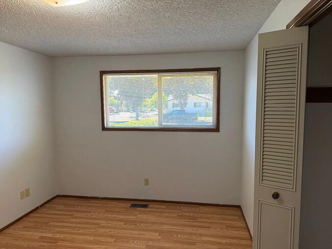 Building Photo - 1422 Lawnridge Ave