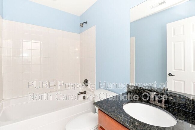 Building Photo - 3007 Fallondale Rd