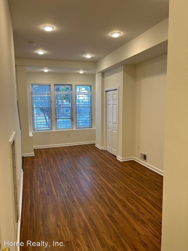 Building Photo - 2 br, 1.5 bath House - 1603 6th St. NW