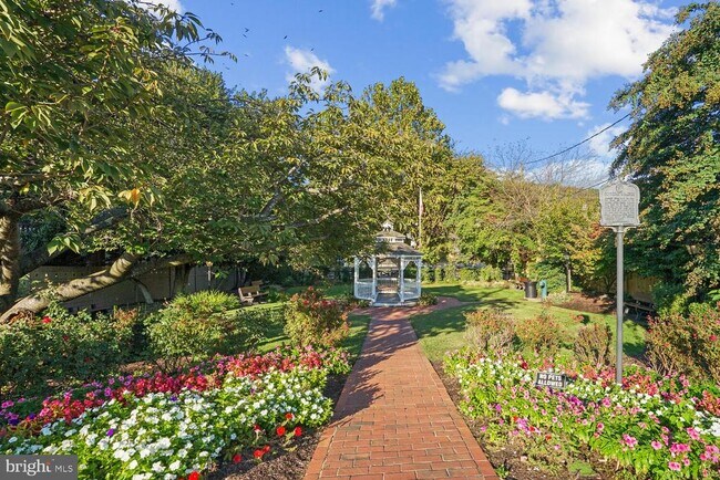 Building Photo - 1555 Rivertown Pl