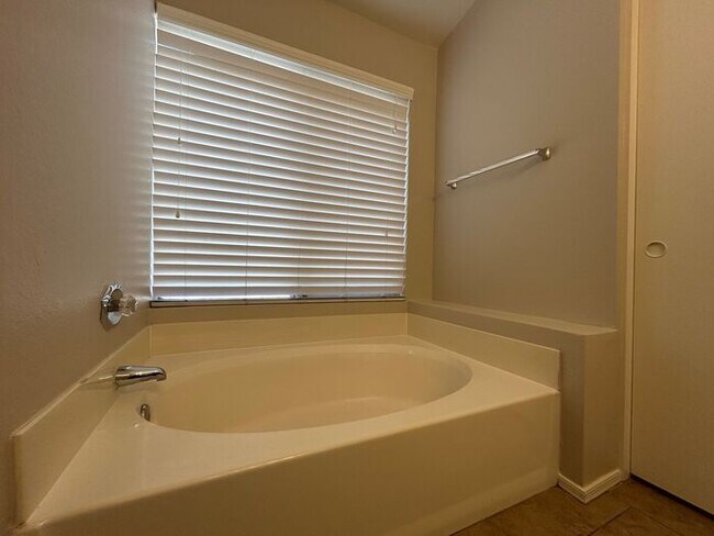 Building Photo - 6858 S 19th St