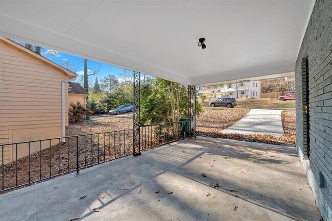 Building Photo - 2080 Bluffton Way