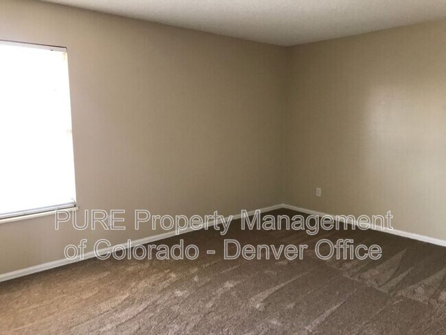 Building Photo - 427 Wright St