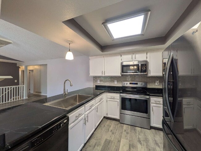 Building Photo - 2128 Beacham Dr
