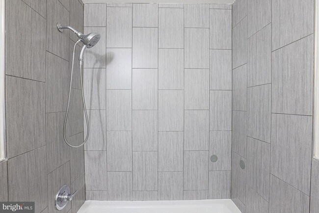 Building Photo - 6331 Red Cedar Pl