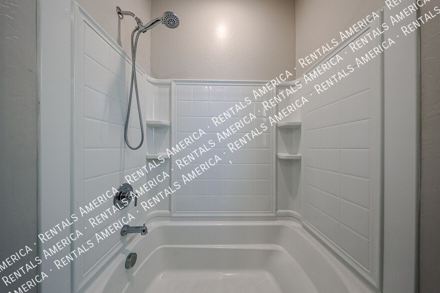 Building Photo - 1321 W Coyote Dr