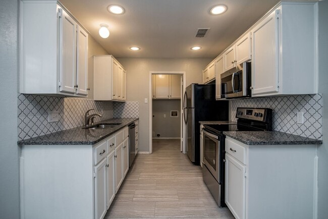 Building Photo - Wonderfully Updated Home in Outstanding Ne...