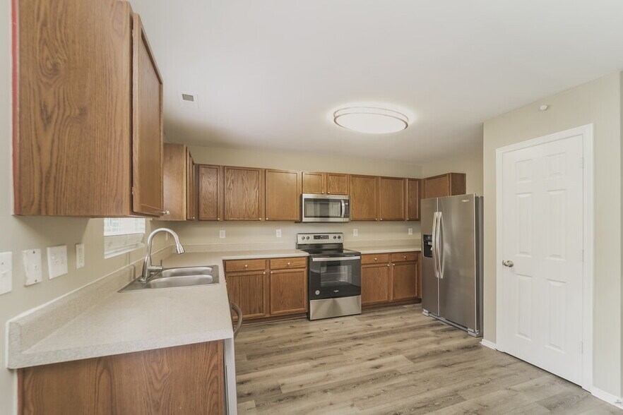 Building Photo - 3804 Larkhaven Village Dr