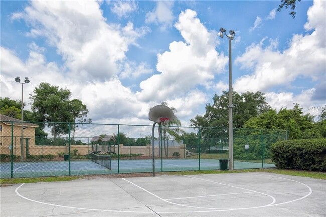 Building Photo - Dr Phillips 2 bedroom 2 bath with 1 car ga...
