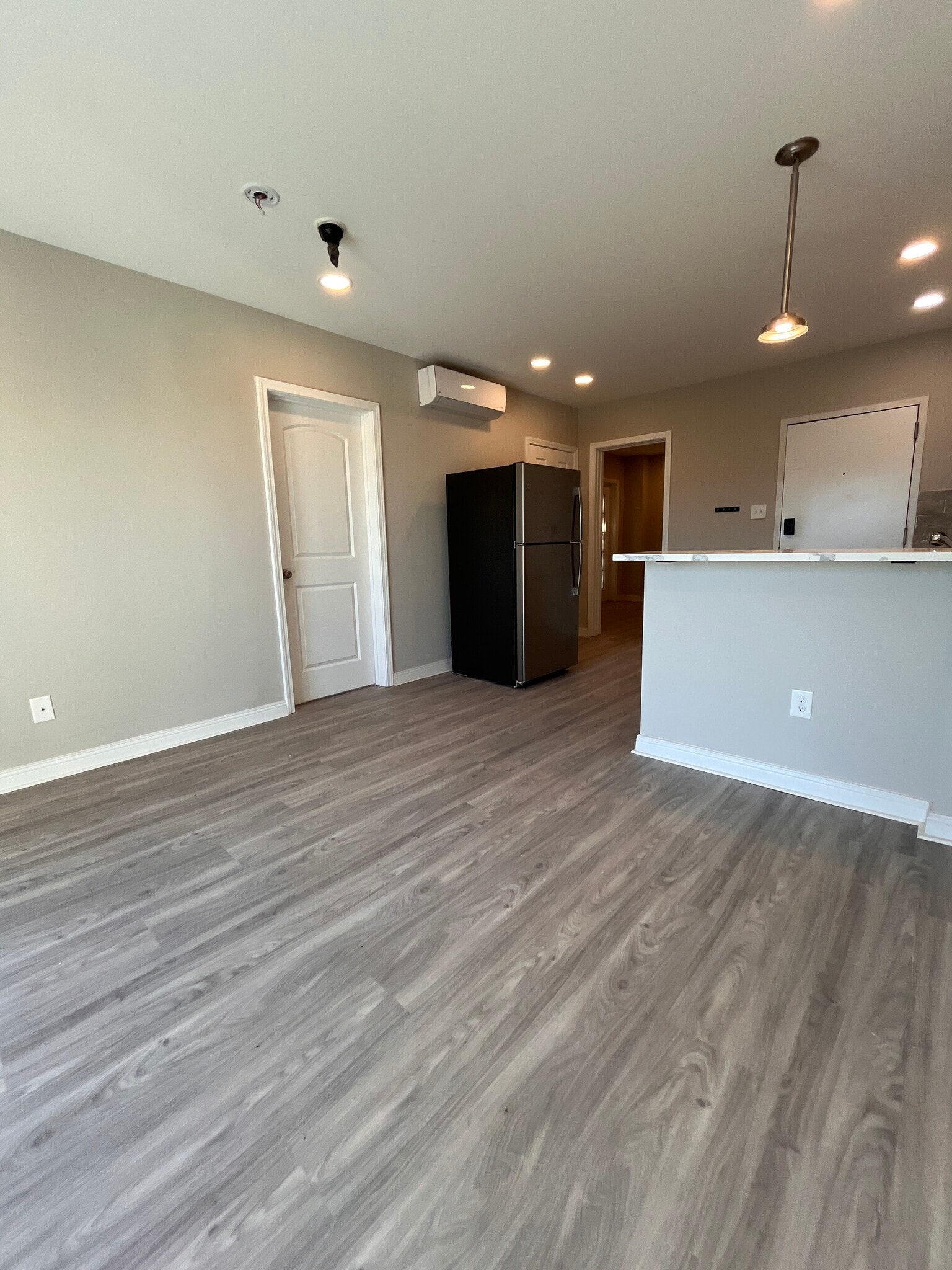 Building Photo - 101 S Victoria Ave