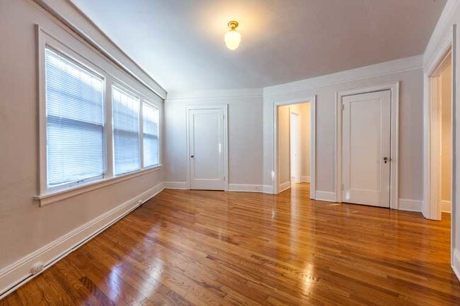 Building Photo - San Carlos Apartments