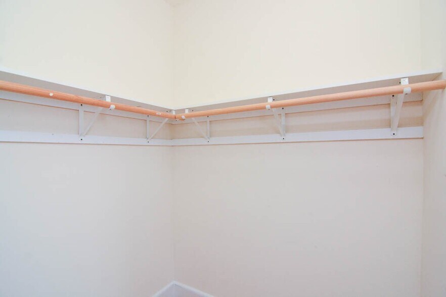 Building Photo - 2704 N Sawyer Ave